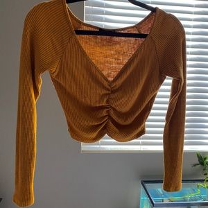 Cropped long sleeved shirt